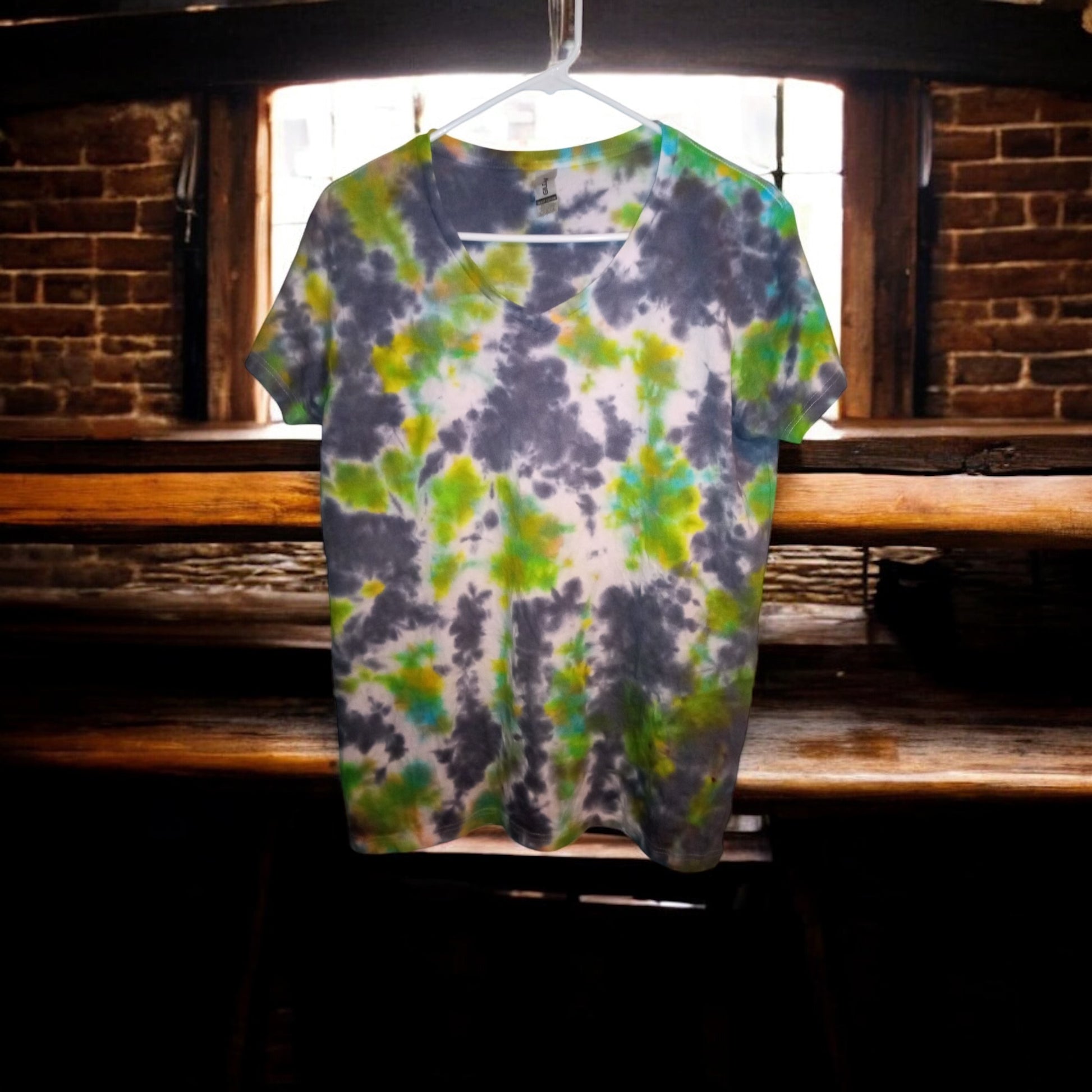 Short sleeve shirt size large v-neck