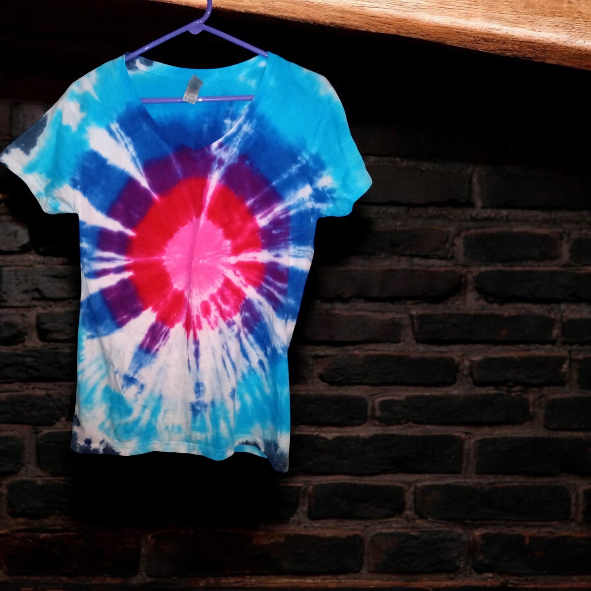 Short sleeve t-shirt ladies medium v-neck