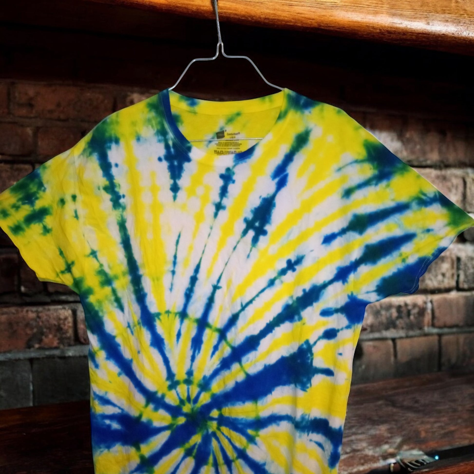 Short sleeve shirt size large