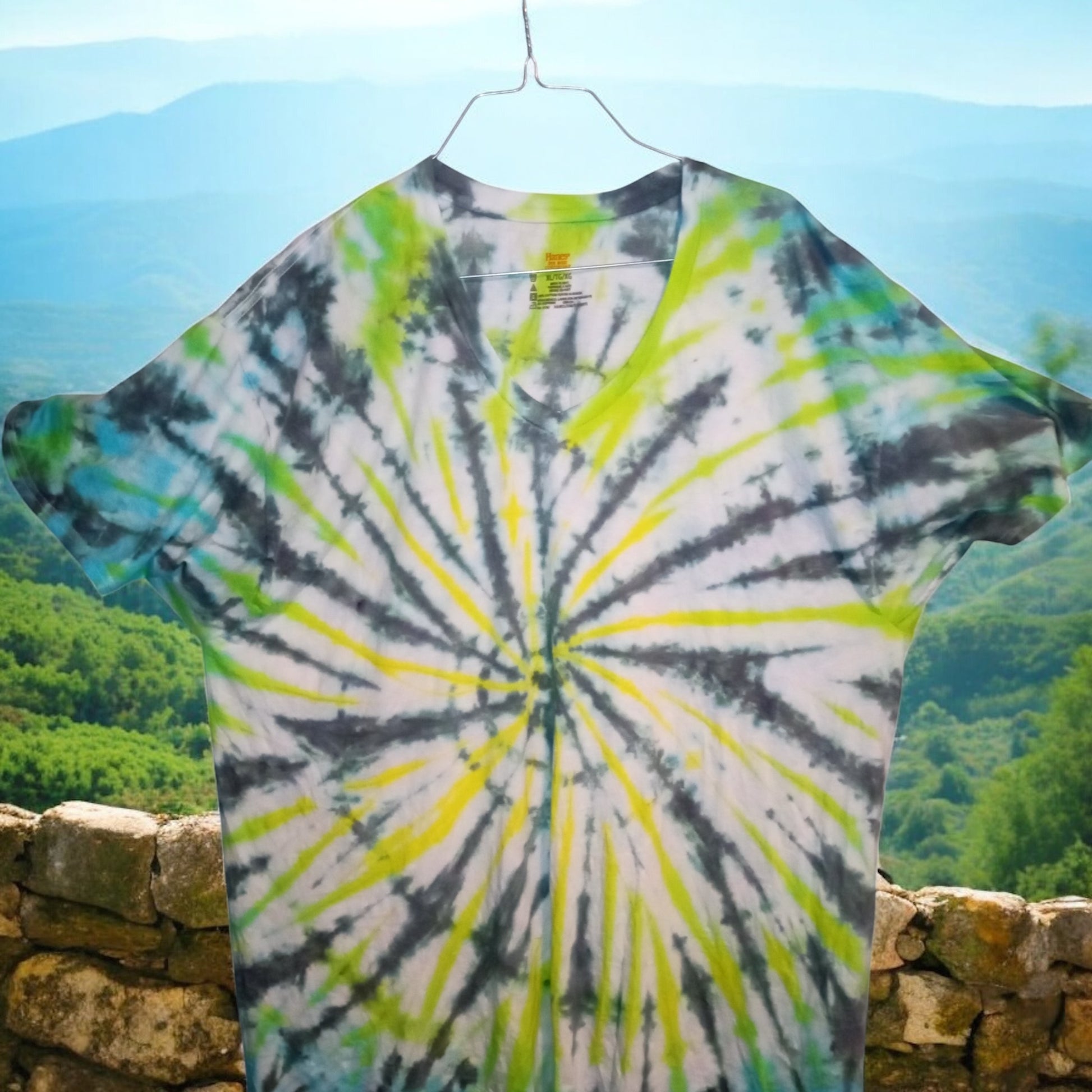 V-neck t-shirt size exlg